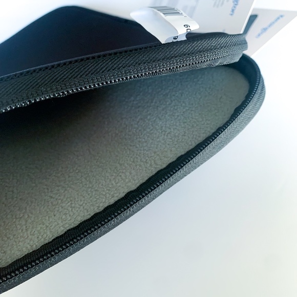 Kensington Universal Electronics Sleeve - Picture 5 of 5